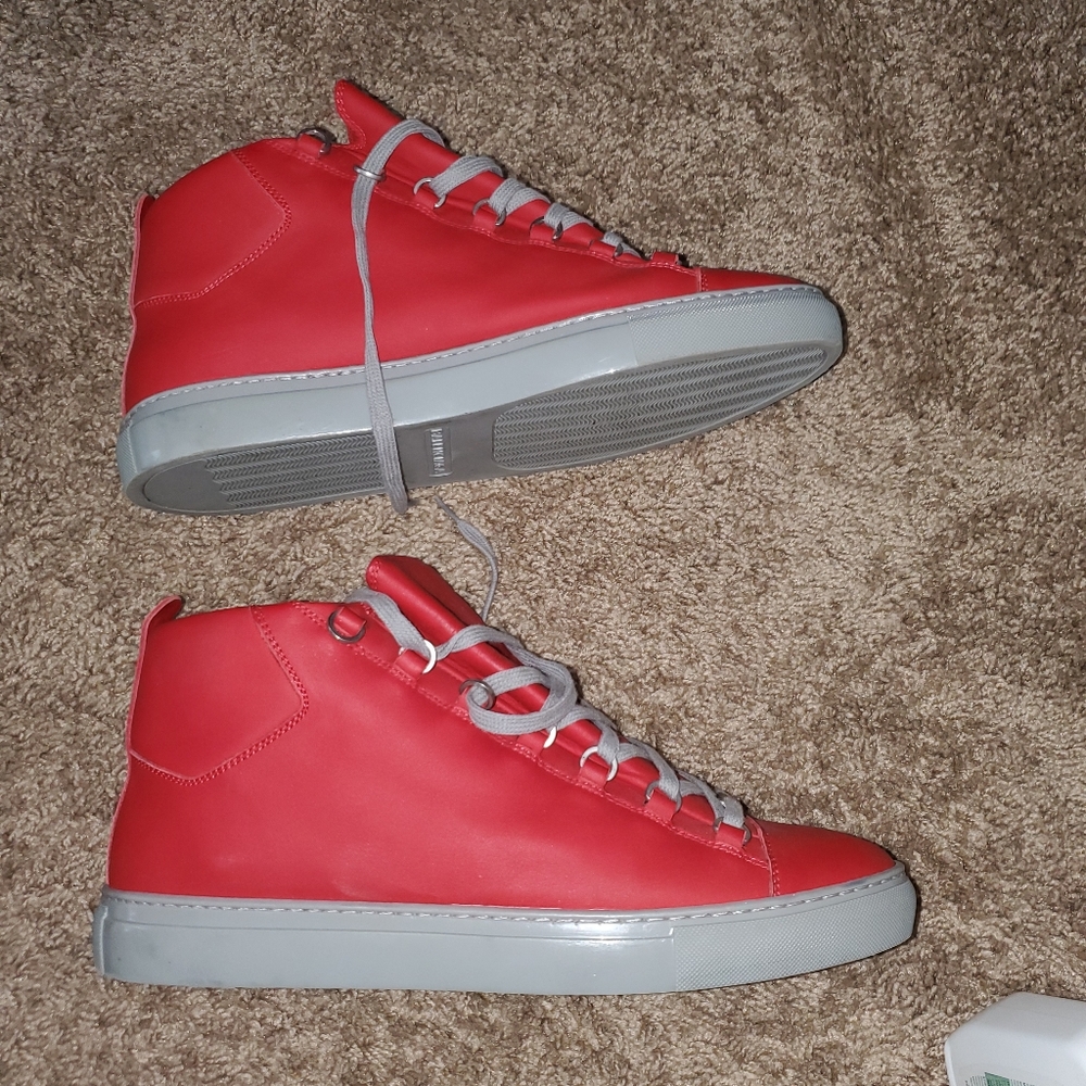 Authentic mens designer sneakers